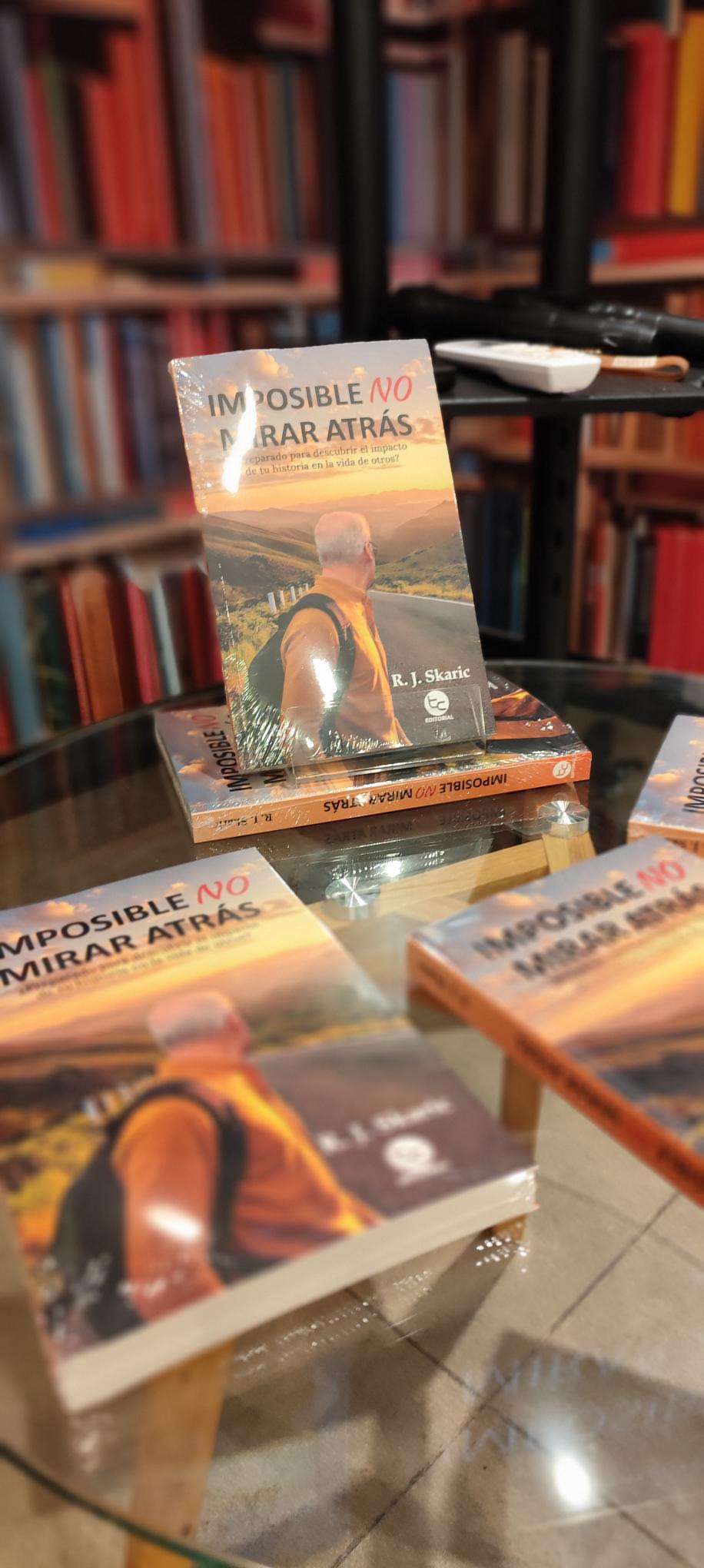 Lanzamiento Santiago - Librería Book Store