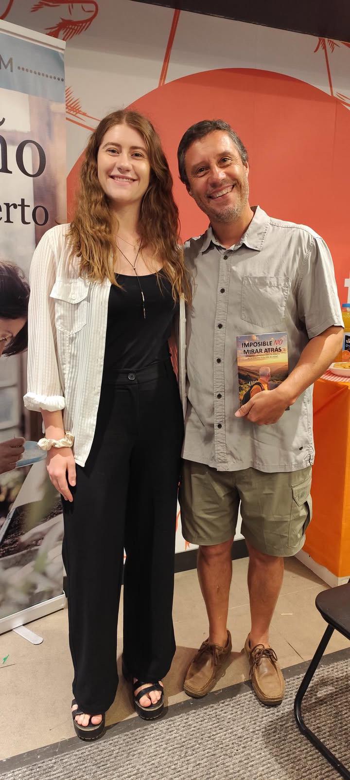 Lanzamiento Santiago - Librería Book Store