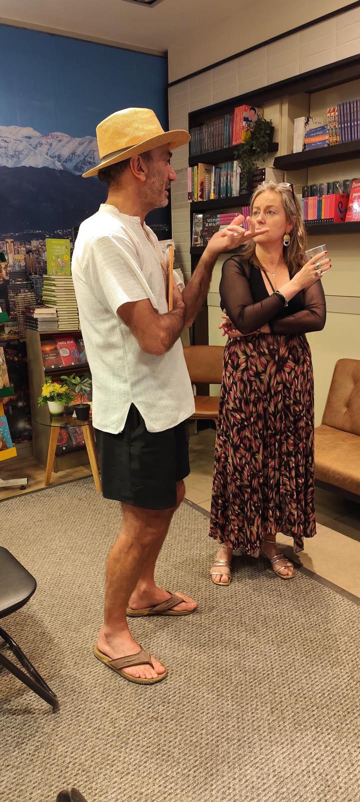 Lanzamiento Santiago - Librería Book Store